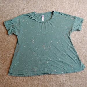 Xhiliration green color splatter adjust sleeve top